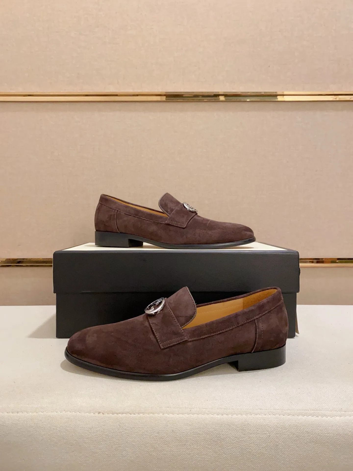 Men's shoes 💰: 520💰 (GUCCI) new series ss hot new products 💢 💠 Casual leather shoes 👞, first layer of cowhide, upper hardware buckles and logo on the sides of the shoe, brand logo on the insole and sole 💠 💎Upper: 100% cowhide 💎Inner: cowhide/100% 💎Feet: cowhide/100% 💎Sole: rubber/100% 💎SIZE: 38 39 40 41 42 43 44 Can be customized 45